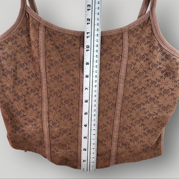 Hollister Tank Top Cropped Floral Lace Adjustable Straps size Medium! - Picture 4 of 5